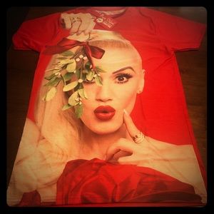 Gwen Stefani You Make It Feel Like Christmas Tee